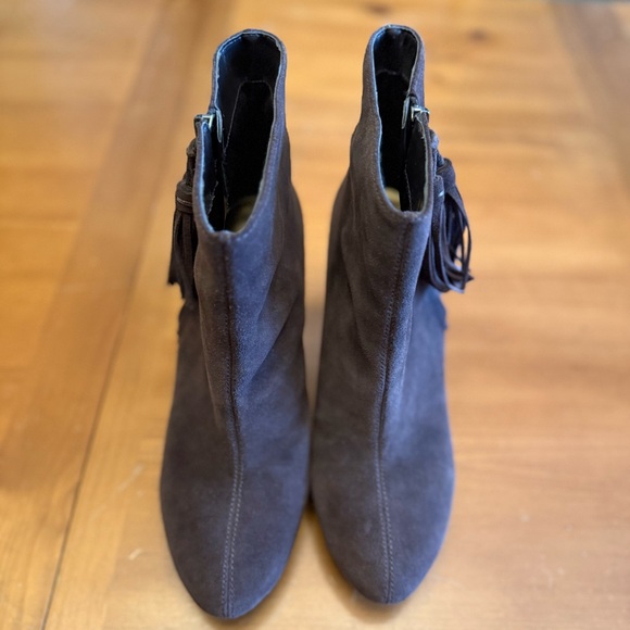 Shoes - Elegant Anne Klein Ankle Boots "Caroline" 9M Brown Suede Tassel & Side Zip Chic